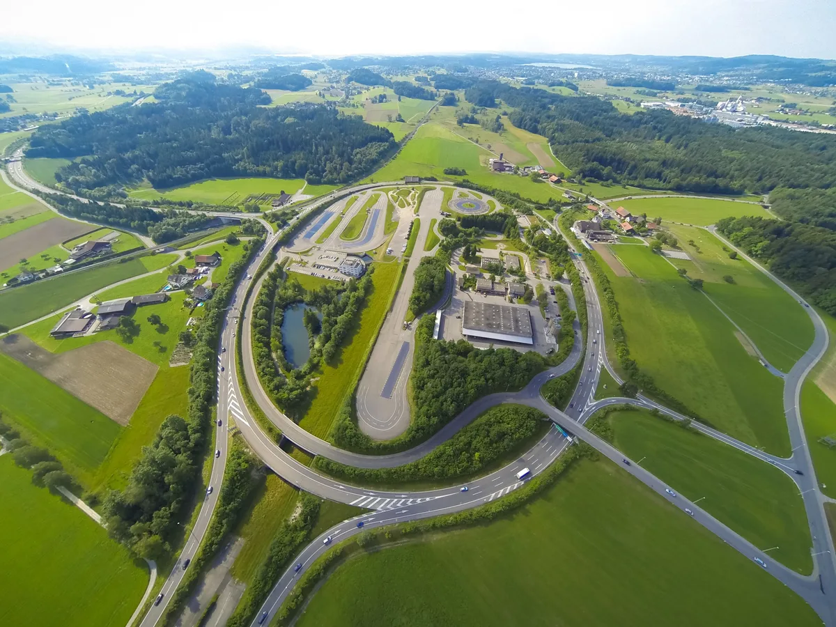 Der Betzholzkreisel stand wegen seiner guten Anbindung ebenfalls zur Diskussion. Doch auch hier gab es Knackpunkte, wie etwa die Lückenschliessung der Oberlandautobahn. (Archiv) Der Betzholzkreisel von oben.